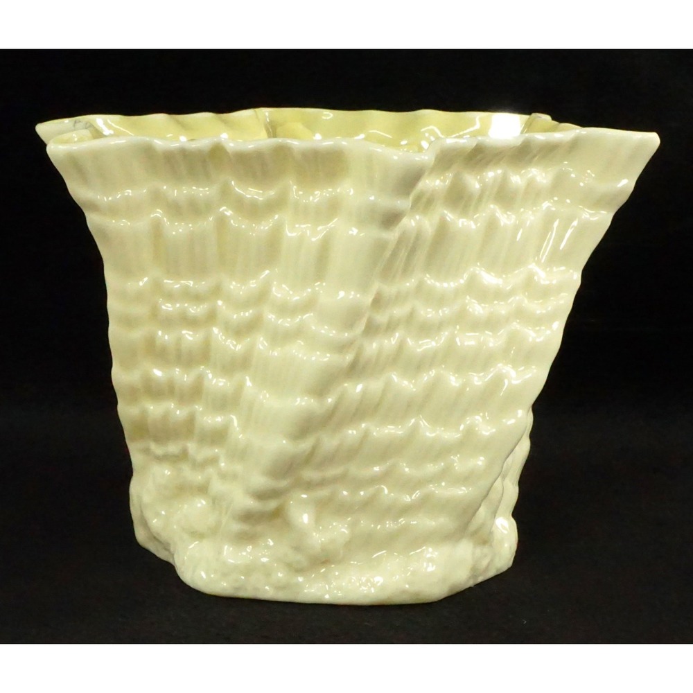 Vintage Belleek 6 Point Twisted Limpet Bowl / Vase 3 1/4" Tall 5th Green Mark